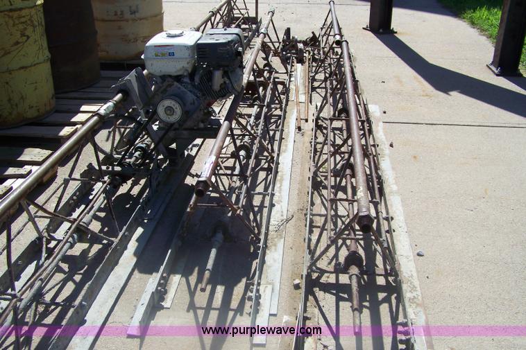 image for item A9506 Three-section power screed