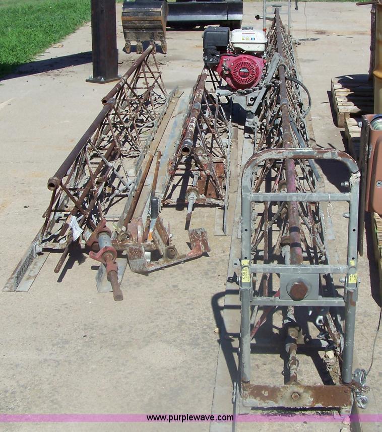 image for item A9506 Three-section power screed