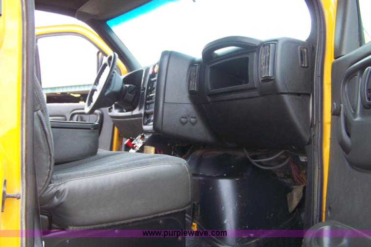 image for item B3532 2003 GMC C8500 dump truck