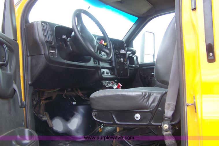 image for item B3532 2003 GMC C8500 dump truck