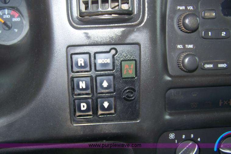 image for item B3532 2003 GMC C8500 dump truck