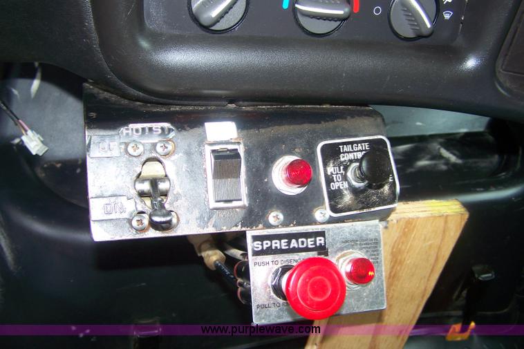 image for item B3532 2003 GMC C8500 dump truck