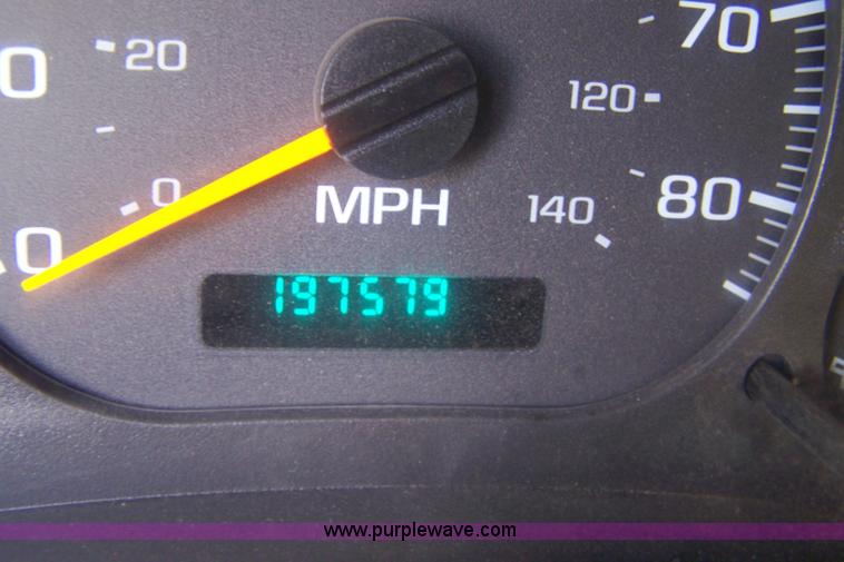 image for item B3532 2003 GMC C8500 dump truck