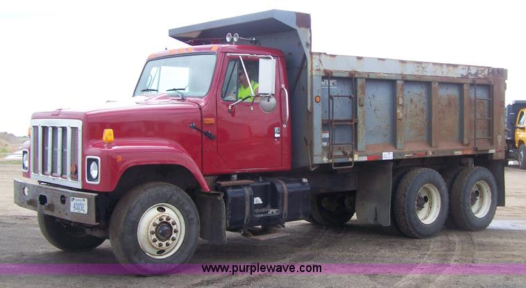 image for item B3533 2000 International F2554 dump truck