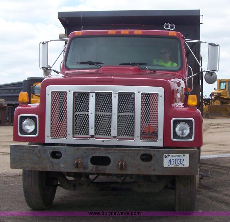 image for item B3533 2000 International F2554 dump truck