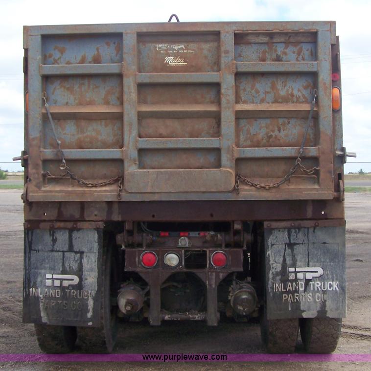image for item B3533 2000 International F2554 dump truck
