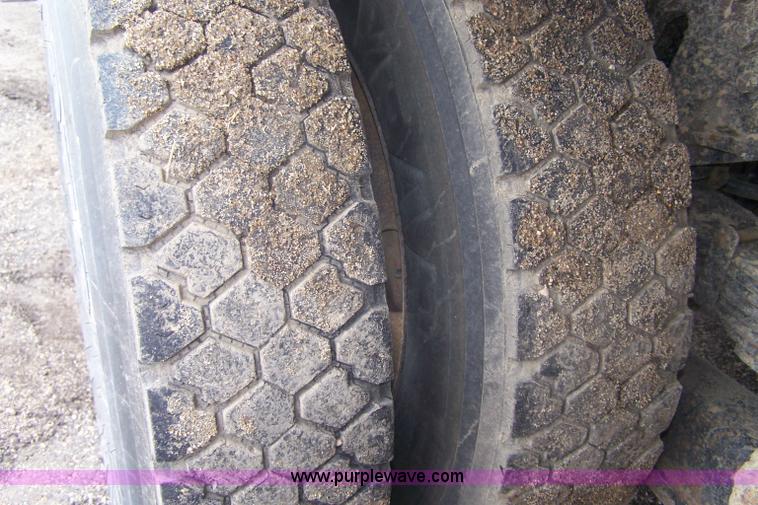 image for item B3533 2000 International F2554 dump truck