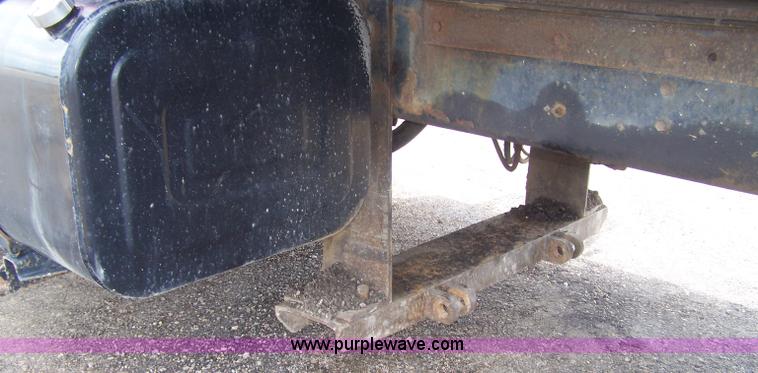 image for item B3533 2000 International F2554 dump truck