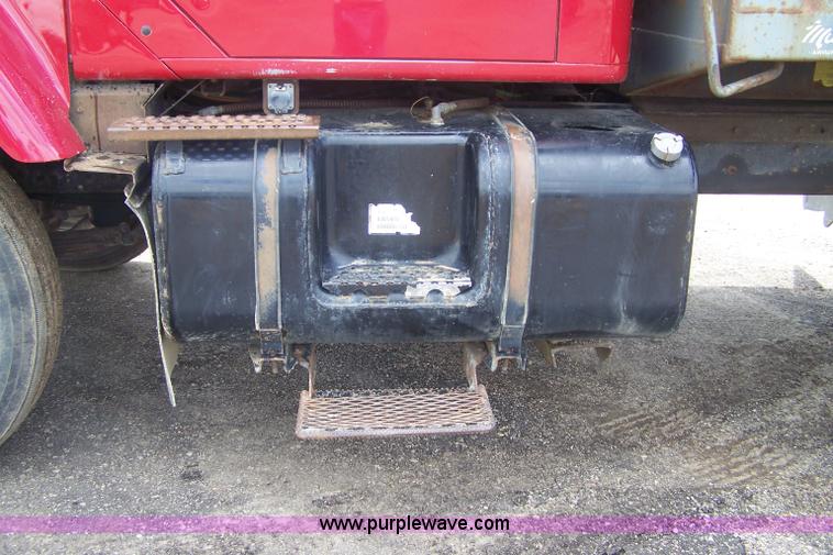 image for item B3533 2000 International F2554 dump truck