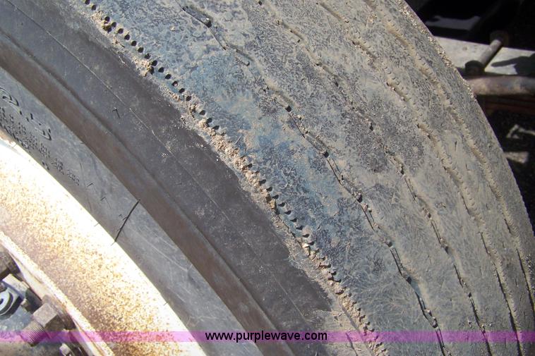 image for item B3533 2000 International F2554 dump truck