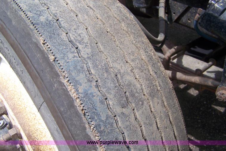 image for item B3533 2000 International F2554 dump truck