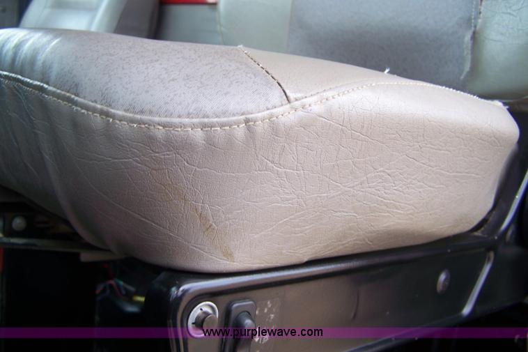 image for item B3533 2000 International F2554 dump truck