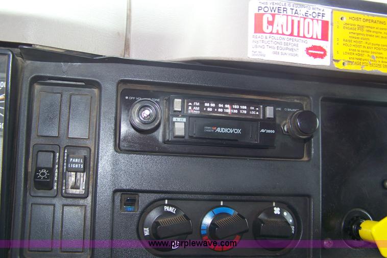 image for item B3533 2000 International F2554 dump truck