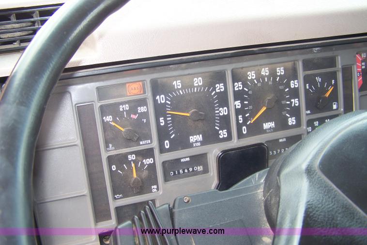 image for item B3533 2000 International F2554 dump truck