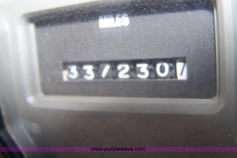 image for item B3533 2000 International F2554 dump truck