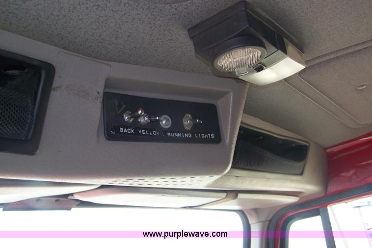 image for item B3533 2000 International F2554 dump truck