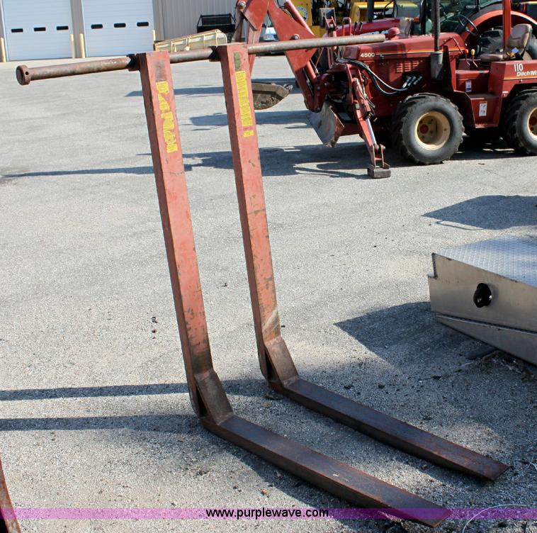 image for item B9757 1993 John Deere 544G wheel loader