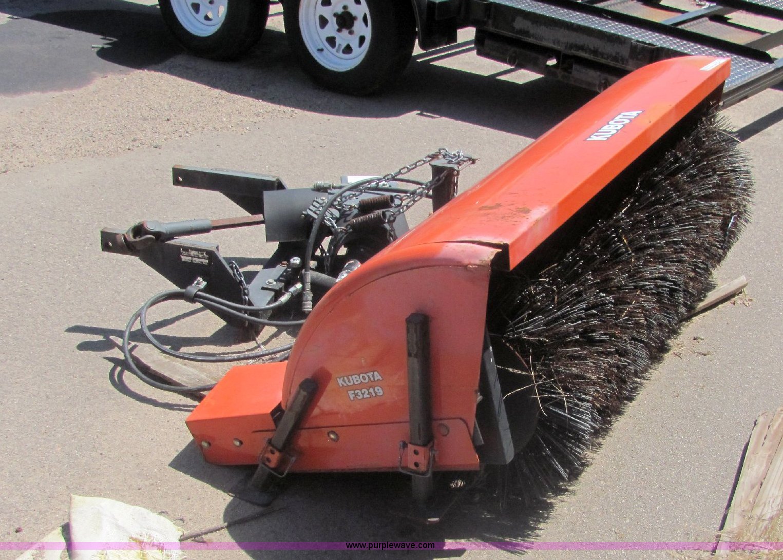 Kubota F3219 5' broom in Wichita, KS Item A9109 sold Purple Wave