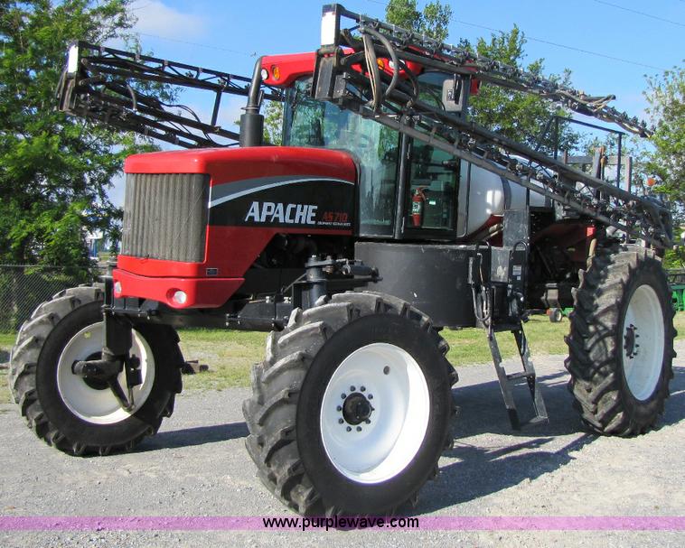 image for item 1341 2008 Apache AS710 self propelled sprayer