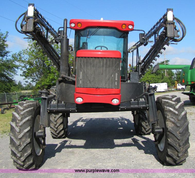 image for item 1341 2008 Apache AS710 self propelled sprayer