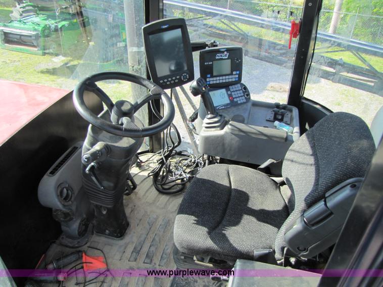 image for item 1341 2008 Apache AS710 self propelled sprayer