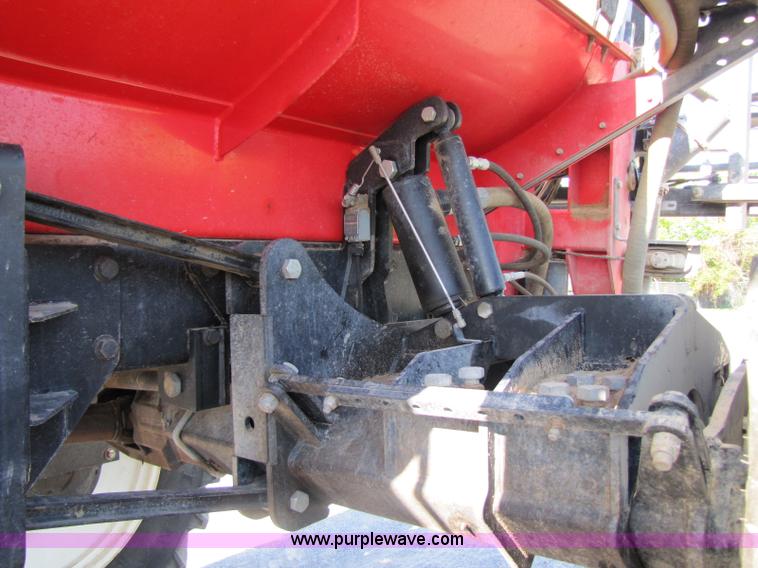 image for item 1341 2008 Apache AS710 self propelled sprayer