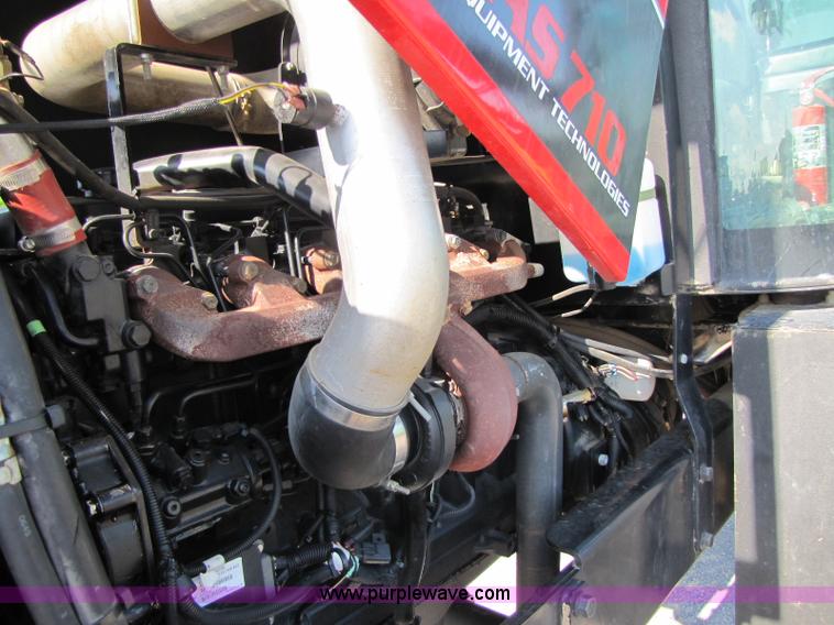 image for item 1341 2008 Apache AS710 self propelled sprayer