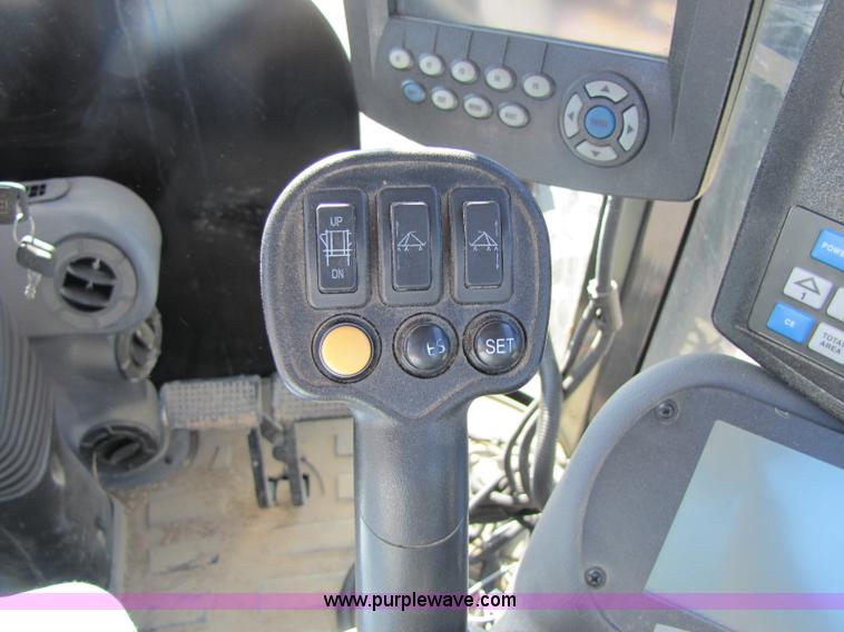 image for item 1341 2008 Apache AS710 self propelled sprayer