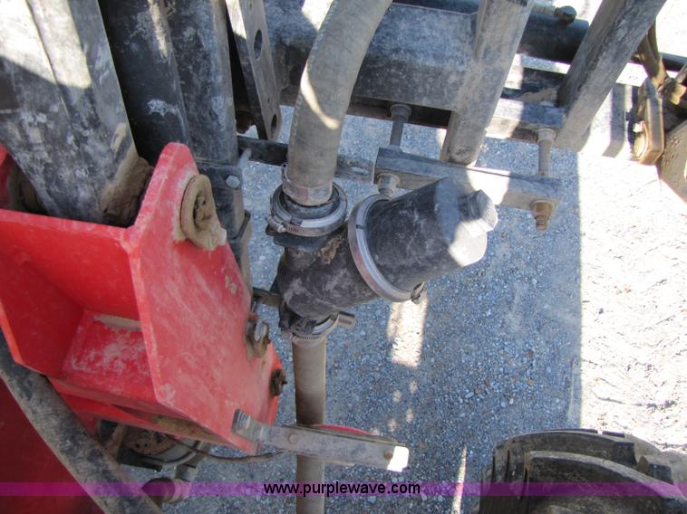 image for item 1341 2008 Apache AS710 self propelled sprayer