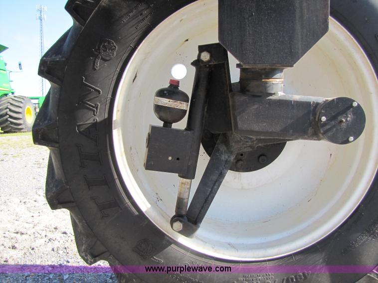 image for item 1341 2008 Apache AS710 self propelled sprayer