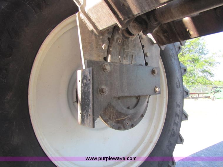 image for item 1341 2008 Apache AS710 self propelled sprayer