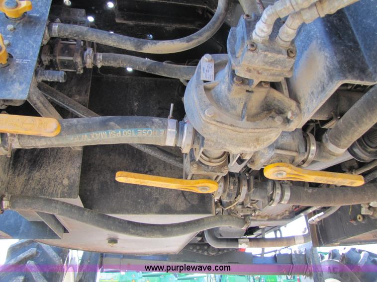 image for item 1341 2008 Apache AS710 self propelled sprayer