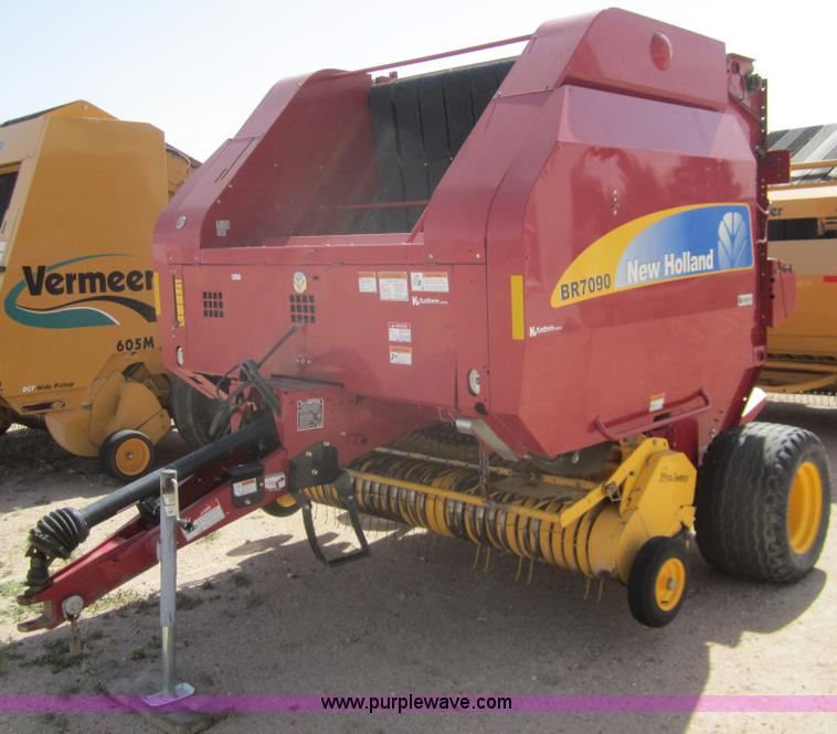 image for item 3084 New Holland BR7090 baler