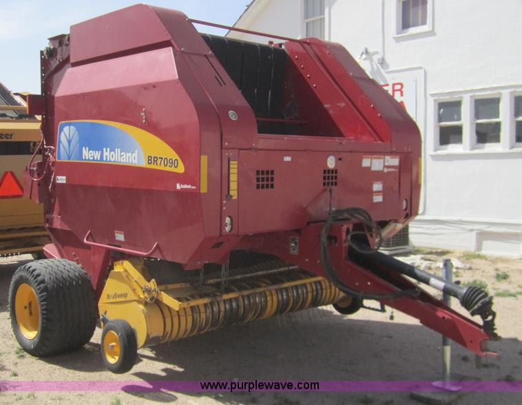 image for item 3084 New Holland BR7090 baler