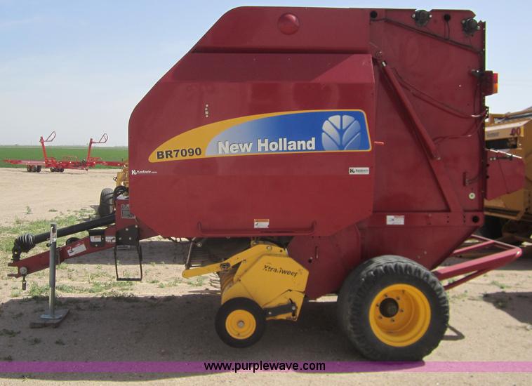 image for item 3084 New Holland BR7090 baler