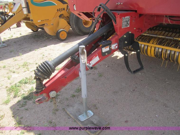 image for item 3084 New Holland BR7090 baler