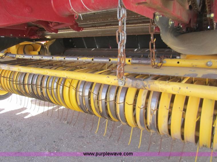 image for item 3084 New Holland BR7090 baler