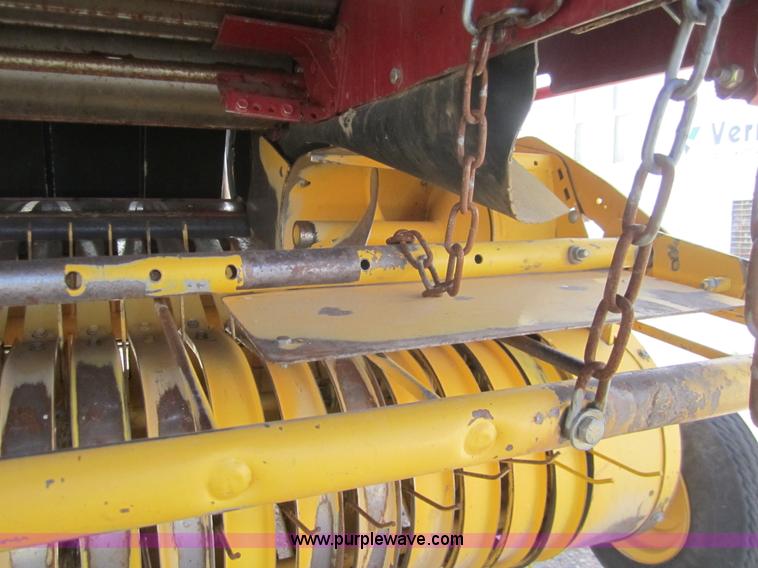 image for item 3084 New Holland BR7090 baler