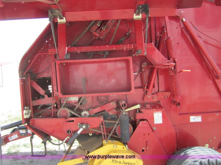 image for item 3084 New Holland BR7090 baler