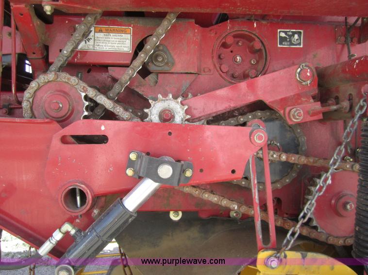 image for item 3084 New Holland BR7090 baler
