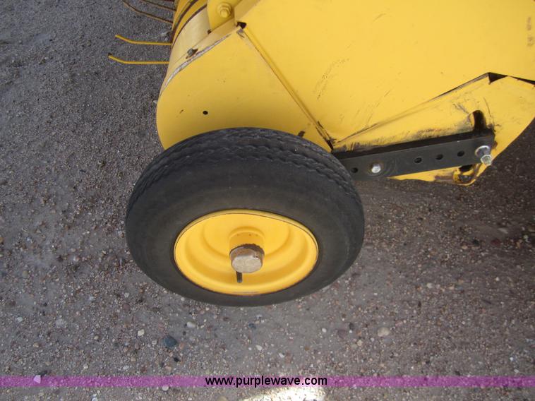 image for item 3084 New Holland BR7090 baler