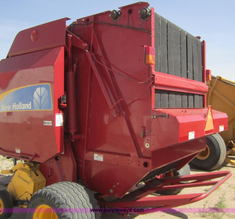 image for item 3084 New Holland BR7090 baler