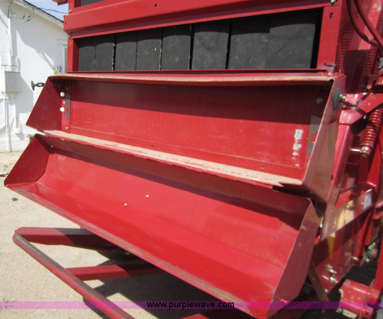 image for item 3084 New Holland BR7090 baler