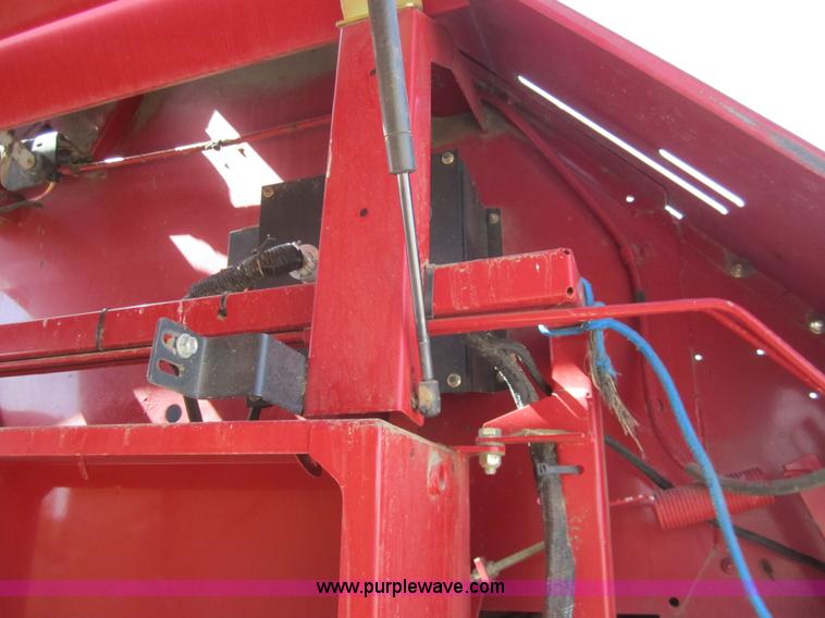 image for item 3084 New Holland BR7090 baler