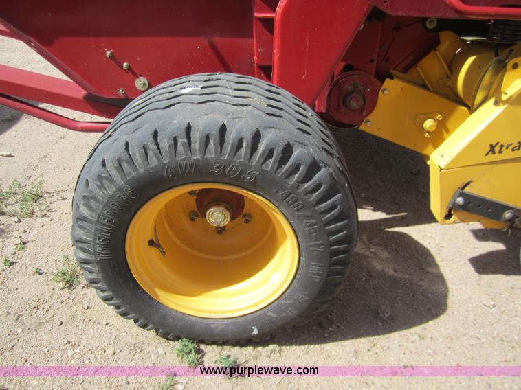 image for item 3084 New Holland BR7090 baler
