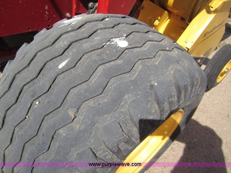 image for item 3084 New Holland BR7090 baler