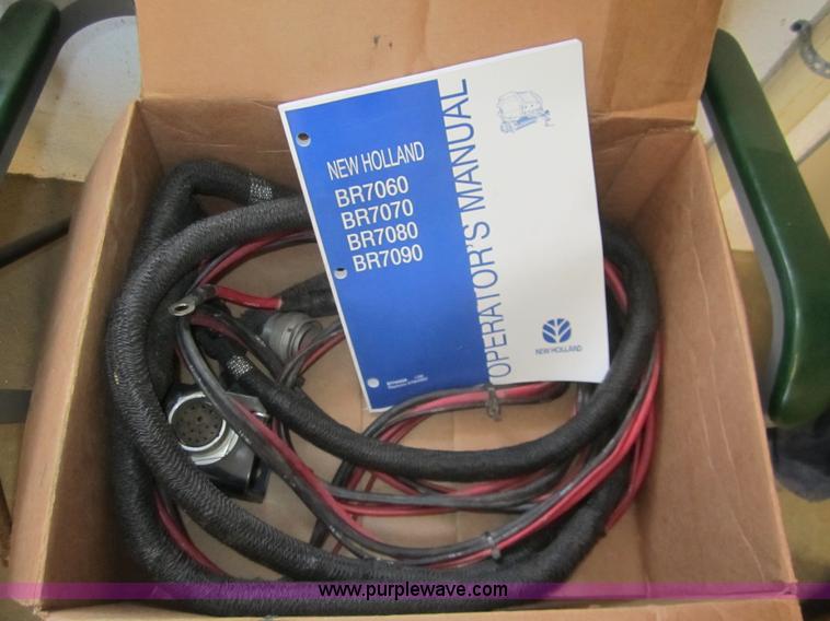 image for item 3084 New Holland BR7090 baler