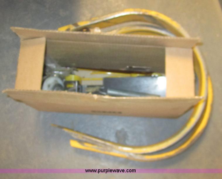 image for item 3084 New Holland BR7090 baler