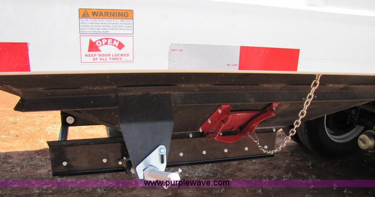 image for item 3441 2011 Travelong 34' dual hopper grain trailer