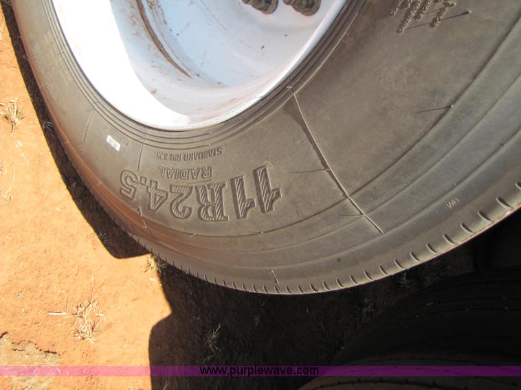 image for item 3441 2011 Travelong 34' dual hopper grain trailer